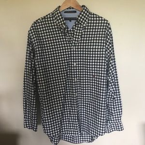 Men’s Size Medium T Hilfiger 100% cotton button
